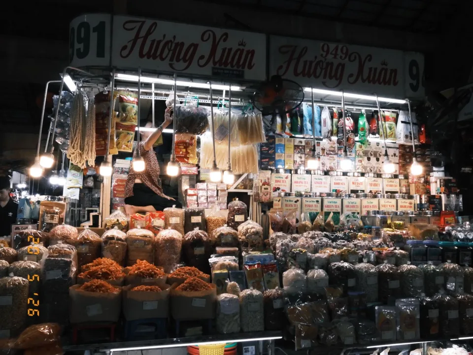 Sân thượng hoặc ban công